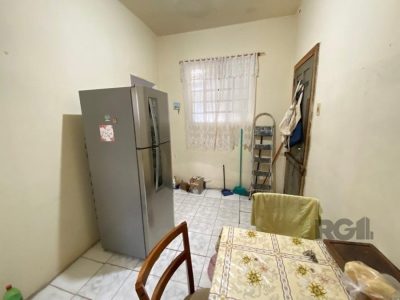 Casa à venda com 180m², 2 quartos, 2 vagas no bairro Azenha em Porto Alegre - Foto 5