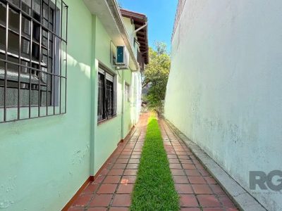 Casa à venda com 178m², 3 quartos, 1 suíte, 4 vagas no bairro Santana em Porto Alegre - Foto 9