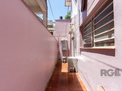 Sobrado à venda com 284m², 4 quartos, 1 suíte, 5 vagas no bairro Santa Tereza em Porto Alegre - Foto 17