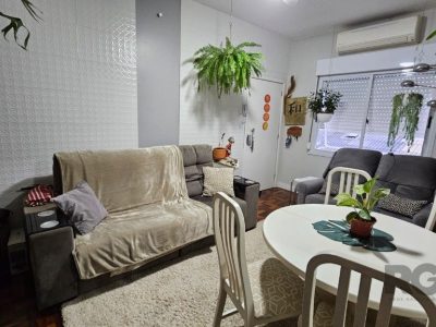 Apartamento à venda com 83m², 3 quartos, 1 suíte no bairro Santana em Porto Alegre - Foto 2