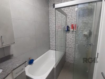 Casa à venda com 251m², 4 quartos, 1 suíte, 2 vagas no bairro Azenha em Porto Alegre - Foto 6