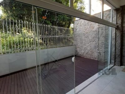 Casa à venda com 251m², 4 quartos, 1 suíte, 2 vagas no bairro Azenha em Porto Alegre - Foto 2