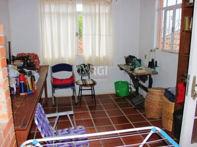 Casa à venda com 208m², 3 quartos, 1 vaga no bairro Partenon em Porto Alegre - Foto 15