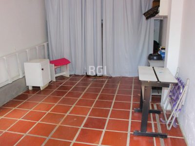 Casa à venda com 208m², 3 quartos, 1 vaga no bairro Partenon em Porto Alegre - Foto 16