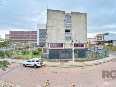 Casa à venda com 325m², 3 quartos, 1 suíte, 5 vagas no bairro Santa Tereza em Porto Alegre - Foto 34