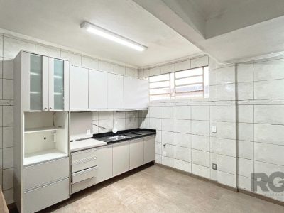 Casa à venda com 325m², 3 quartos, 1 suíte, 5 vagas no bairro Santa Tereza em Porto Alegre - Foto 50