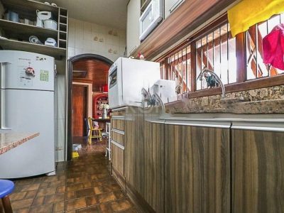 Casa à venda com 350m², 4 quartos, 1 suíte, 2 vagas no bairro Chácara das Pedras em Porto Alegre - Foto 16