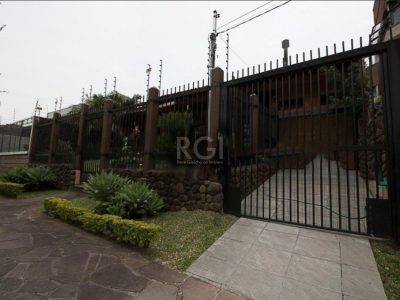 Casa à venda com 350m², 4 quartos, 1 suíte, 2 vagas no bairro Chácara das Pedras em Porto Alegre - Foto 2