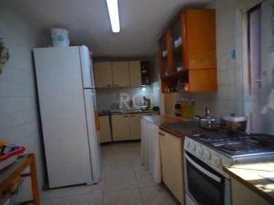 Casa à venda com 200m², 4 quartos, 1 vaga no bairro Jardim Carvalho em Porto Alegre - Foto 2