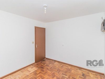 Casa à venda com 200m², 3 quartos, 3 vagas no bairro Cristal em Porto Alegre - Foto 10