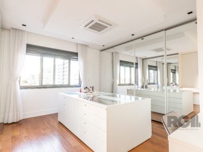 Cobertura à venda com 326m², 3 quartos, 3 suítes, 4 vagas no bairro Bela Vista em Porto Alegre - Foto 37