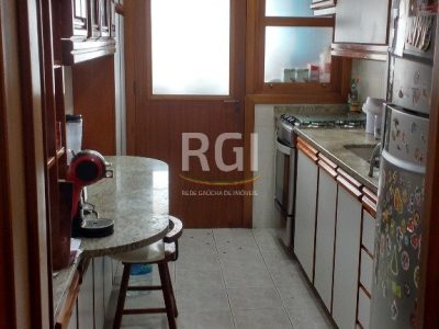 Cobertura à venda com 180m², 2 quartos, 1 suíte, 6 vagas no bairro Jardim Lindóia em Porto Alegre - Foto 4