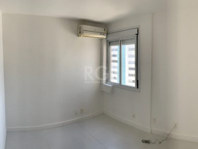 Apartamento à venda com 74m², 3 quartos, 1 suíte, 2 vagas no bairro Passo d'Areia em Porto Alegre - Foto 23