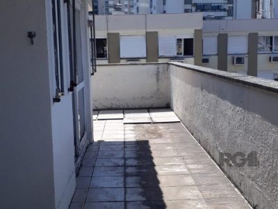 Cobertura à venda com 94m², 2 quartos, 1 suíte, 1 vaga no bairro Petrópolis em Porto Alegre - Foto 2