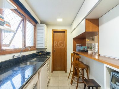 Apartamento à venda com 96m², 3 quartos, 1 suíte, 2 vagas no bairro Higienópolis em Porto Alegre - Foto 8