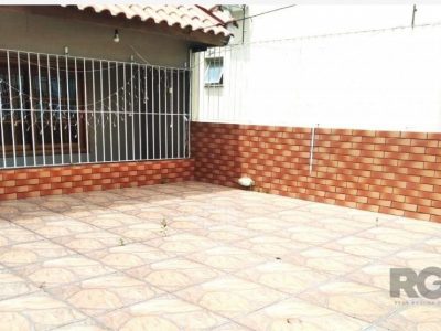 Casa à venda com 200m², 3 quartos, 1 suíte no bairro Passo d'Areia em Porto Alegre - Foto 2