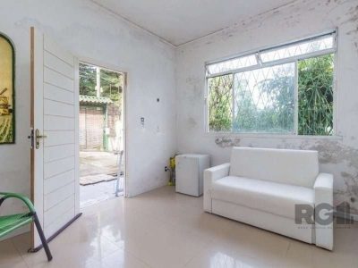 Casa à venda com 160m², 4 quartos, 2 suítes, 2 vagas no bairro Santa Tereza em Porto Alegre - Foto 2