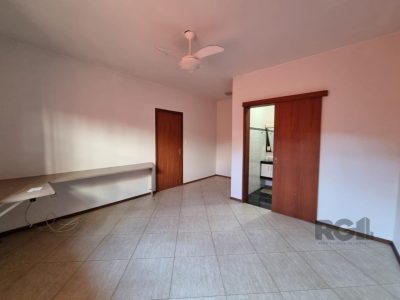 Casa à venda com 98m², 2 quartos, 1 suíte, 3 vagas no bairro Ipanema em Porto Alegre - Foto 11