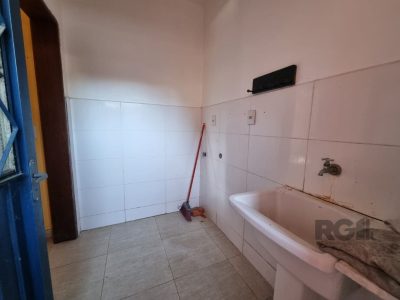 Casa à venda com 98m², 2 quartos, 1 suíte, 3 vagas no bairro Ipanema em Porto Alegre - Foto 14