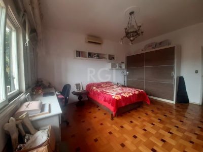 Casa à venda com 243m², 3 quartos, 5 vagas no bairro Medianeira em Porto Alegre - Foto 11