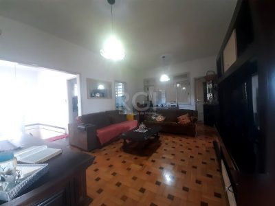 Casa à venda com 243m², 3 quartos, 5 vagas no bairro Medianeira em Porto Alegre - Foto 14