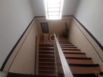 Casa à venda com 243m², 3 quartos, 5 vagas no bairro Medianeira em Porto Alegre - Foto 27