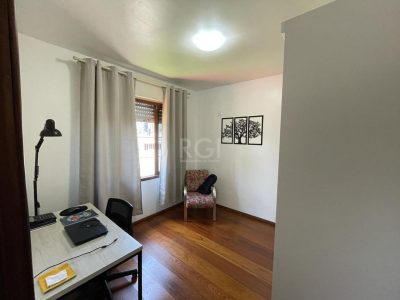 Casa à venda com 254m², 3 quartos, 1 suíte, 2 vagas no bairro Tristeza em Porto Alegre - Foto 4