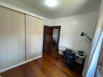 Casa à venda com 254m², 3 quartos, 1 suíte, 2 vagas no bairro Tristeza em Porto Alegre - Foto 5