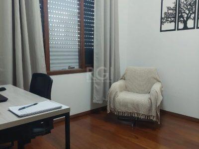 Casa à venda com 254m², 3 quartos, 1 suíte, 2 vagas no bairro Tristeza em Porto Alegre - Foto 10