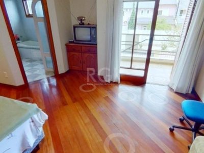 Casa à venda com 310m², 4 quartos, 2 suítes, 4 vagas no bairro Jardim Itu em Porto Alegre - Foto 15