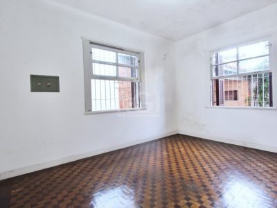 Casa à venda com 200m², 4 quartos, 4 vagas no bairro Medianeira em Porto Alegre - Foto 11