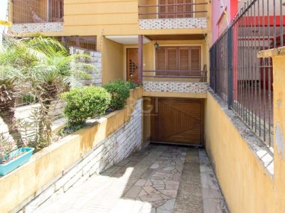 Casa à venda com 204m², 3 quartos, 1 suíte, 3 vagas no bairro Ipanema em Porto Alegre - Foto 2