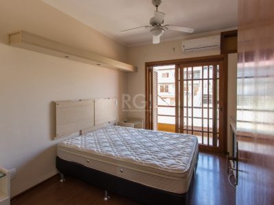 Casa à venda com 204m², 3 quartos, 1 suíte, 3 vagas no bairro Ipanema em Porto Alegre - Foto 13