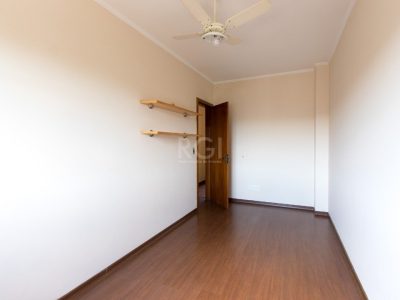 Casa à venda com 204m², 3 quartos, 1 suíte, 3 vagas no bairro Ipanema em Porto Alegre - Foto 19