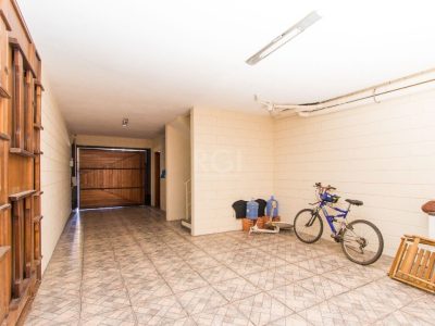 Casa à venda com 204m², 3 quartos, 1 suíte, 3 vagas no bairro Ipanema em Porto Alegre - Foto 33