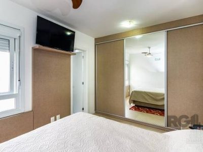 Apartamento à venda com 76m², 3 quartos, 1 suíte, 2 vagas no bairro Menino Deus em Porto Alegre - Foto 9