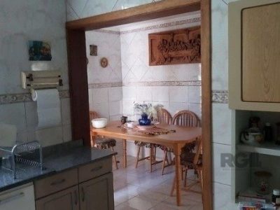 Casa à venda com 200m², 4 quartos, 4 vagas no bairro Passo d'Areia em Porto Alegre - Foto 9