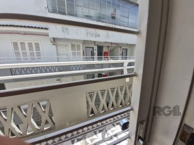 Apartamento à venda com 102m², 2 quartos, 1 suíte no bairro Santana em Porto Alegre - Foto 4