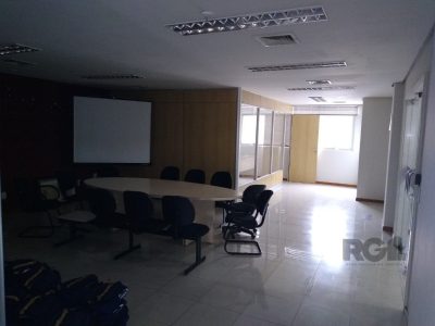 Conjunto/Sala à venda com 200m² no bairro Centro Histórico em Porto Alegre - Foto 7