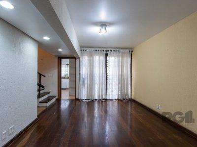 Casa à venda com 229m², 4 quartos, 1 suíte, 3 vagas no bairro Azenha em Porto Alegre - Foto 6