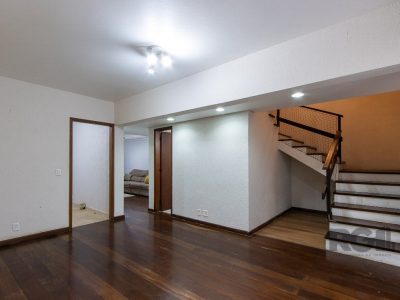 Casa à venda com 229m², 4 quartos, 1 suíte, 3 vagas no bairro Azenha em Porto Alegre - Foto 8