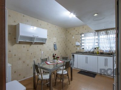 Casa à venda com 229m², 4 quartos, 1 suíte, 3 vagas no bairro Azenha em Porto Alegre - Foto 13