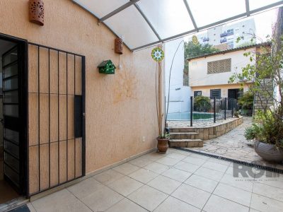 Casa à venda com 229m², 4 quartos, 1 suíte, 3 vagas no bairro Azenha em Porto Alegre - Foto 17