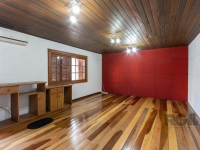 Casa à venda com 229m², 4 quartos, 1 suíte, 3 vagas no bairro Azenha em Porto Alegre - Foto 23