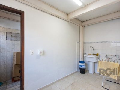 Casa à venda com 229m², 4 quartos, 1 suíte, 3 vagas no bairro Azenha em Porto Alegre - Foto 28