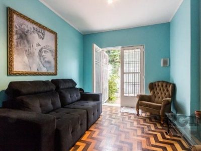 Casa à venda com 290m², 3 quartos, 3 vagas no bairro Rio Branco em Porto Alegre - Foto 2