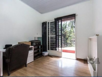 Casa à venda com 290m², 3 quartos, 3 vagas no bairro Rio Branco em Porto Alegre - Foto 17