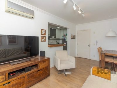 Apartamento à venda com 66m², 3 quartos, 1 suíte, 1 vaga no bairro Santo Antônio em Porto Alegre - Foto 2