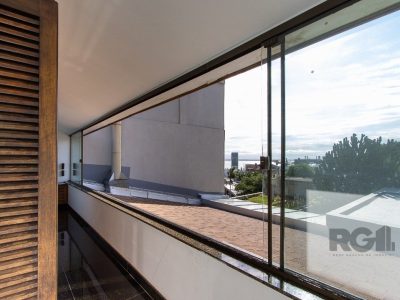 Casa à venda com 360m², 4 quartos, 4 suítes, 4 vagas no bairro Cristal em Porto Alegre - Foto 43