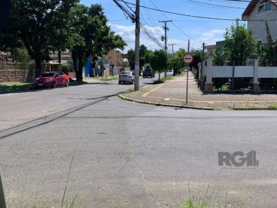 Casa à venda com 150m², 3 quartos, 1 suíte, 4 vagas no bairro Glória em Porto Alegre - Foto 3